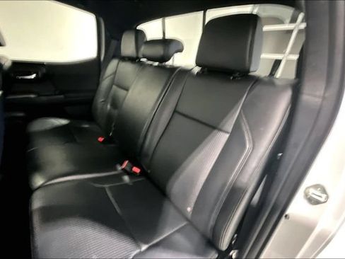 Used 2018 Toyota Tacoma TRD Sport AWD/4WD image 29