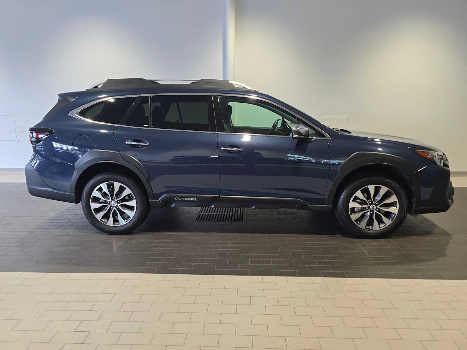 Used 2025 Subaru Outback Touring w/ Tech Package 3 AWD/4WD image 8