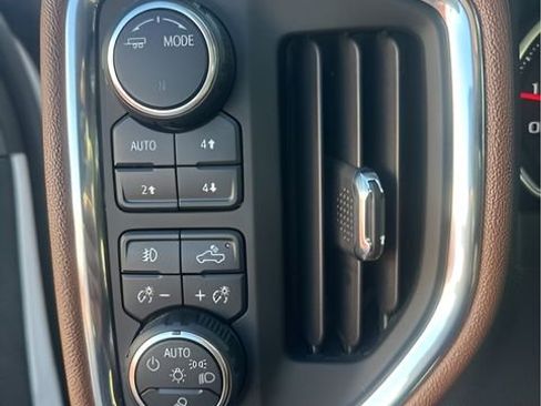 Used 2023 Chevrolet Silverado 2500 High Country image 30