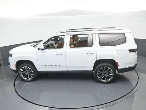 Used 2022 Jeep Grand Wagoneer Series III w/ Rear Seat Video Group 1 image 65