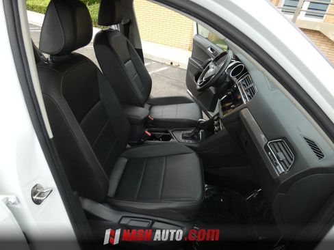 Used 2020 Volkswagen Tiguan SE w/ Panoramic Sunroof Package FWD image 26