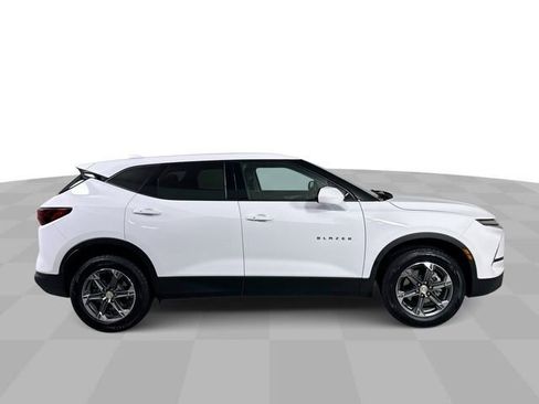 Used 2025 Chevrolet Blazer LT FWD image 9
