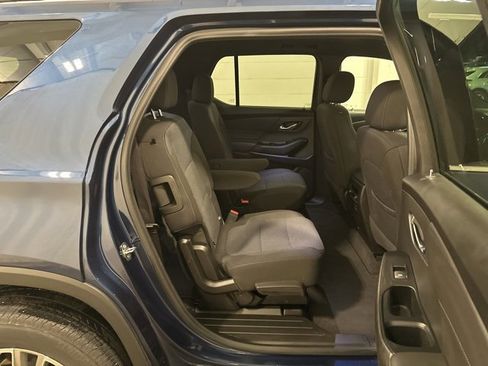 Used 2023 Chevrolet Traverse LT image 14