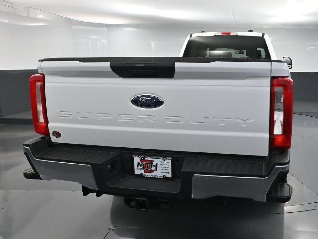 Used 2023 Ford F250 XLT AWD/4WD image 4