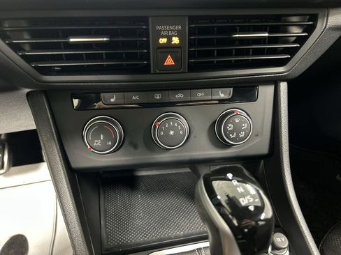 Used 2024 Volkswagen Jetta Sport image 16