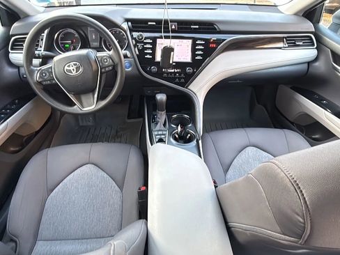 Used 2020 Toyota Camry LE image 28