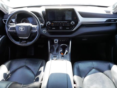 Used 2020 Toyota Highlander Platinum image 10