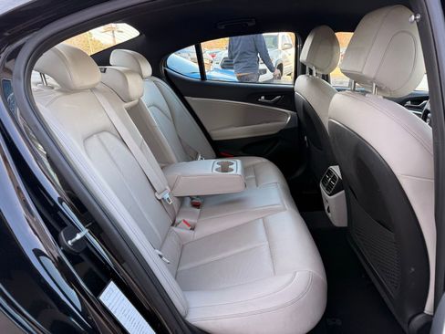 Used 2023 Genesis G70 2.0T image 14