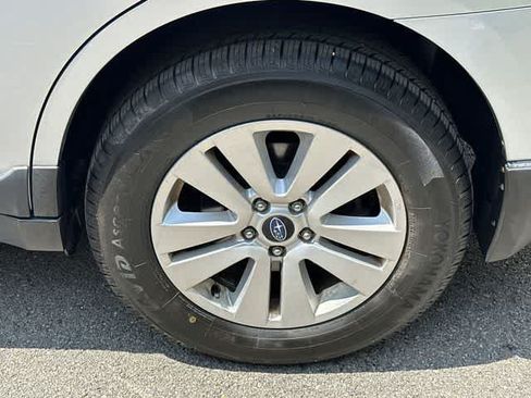 Used 2018 Subaru Outback 2.5i Premium AWD/4WD image 5