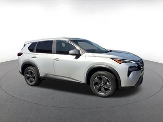 Used 2025 Nissan Rogue SV FWD video 2