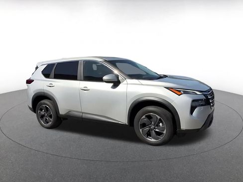 Used 2025 Nissan Rogue SV FWD image 2