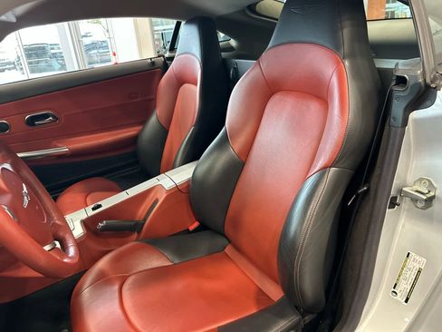 Used 2007 Chrysler Crossfire Limited image 30