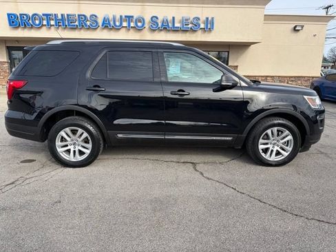 Used 2019 Ford Explorer XLT w/ Equipment Group 201A AWD/4WD image 9