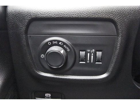 Used 2025 Jeep Grand Cherokee Laredo X w/ Luxury Tech Group I AWD/4WD image 22