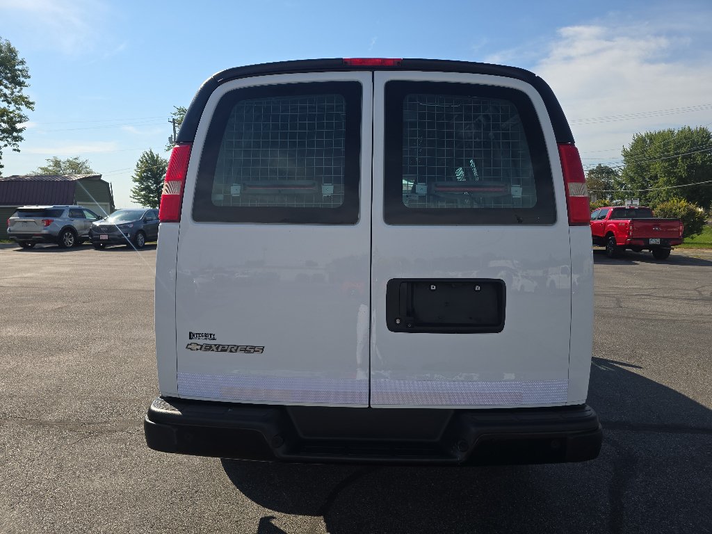 Used 2018 Chevrolet Express 2500 w/ Driver Convenience Package RWD image 7