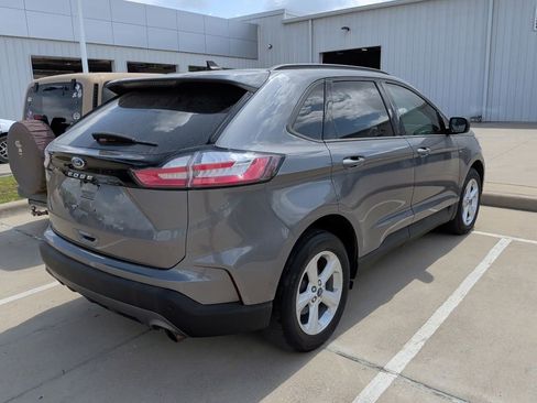 Used 2021 Ford Edge SE image 7