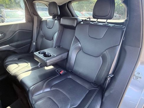 Used 2020 Jeep Cherokee Limited AWD/4WD image 36
