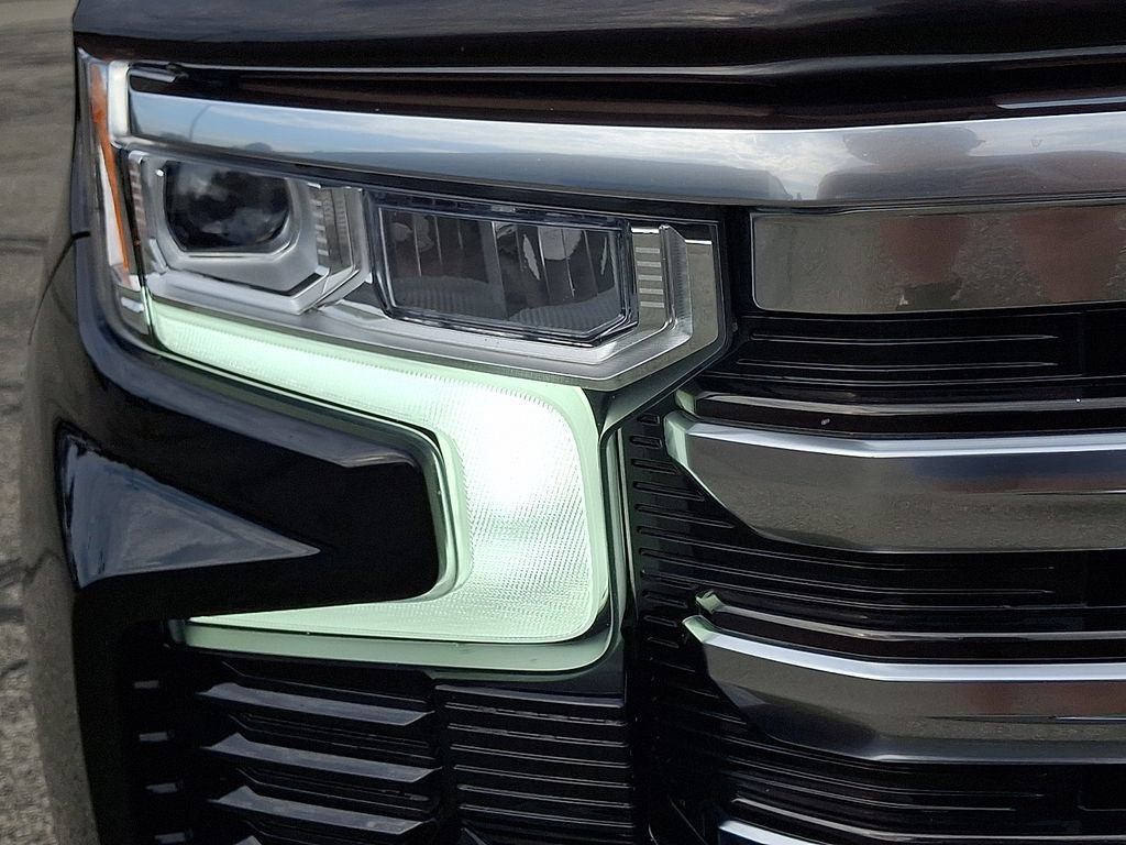 Used 2024 Chevrolet Silverado 1500 High Country w/ Z71 Off-Road Package AWD/4WD image 10