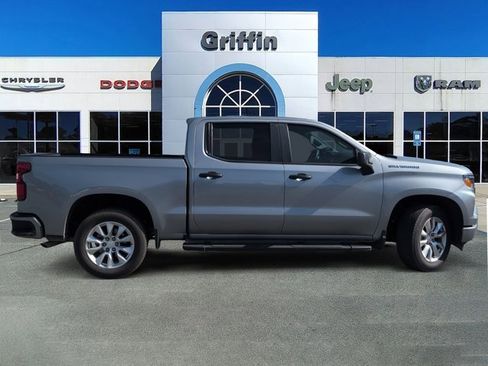 Used 2024 Chevrolet Silverado 1500 Custom image 3