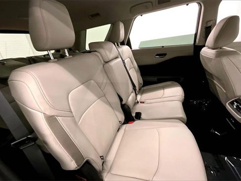 New 2025 Nissan Pathfinder SL image 30