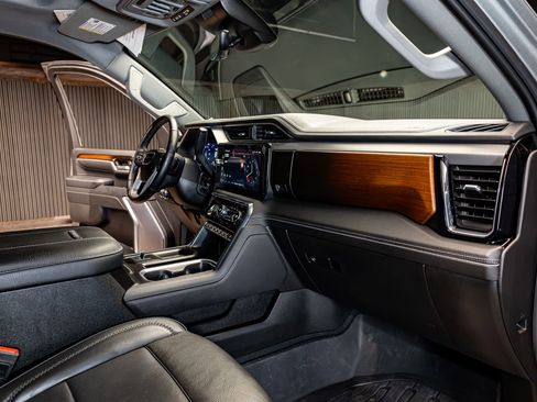 Used 2025 GMC Sierra 3500 Denali w/ Denali Reserve Package image 17