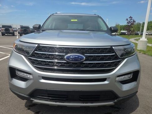 Used 2023 Ford Explorer XLT w/ Equipment Group 202A AWD/4WD image 3