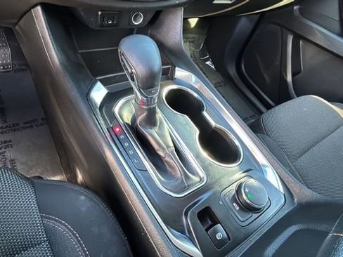 Used 2021 Chevrolet Traverse LS image 29