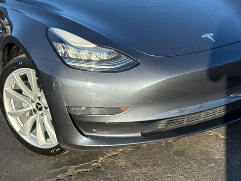 Used 2019 Tesla Model 3 Mid Range image 3