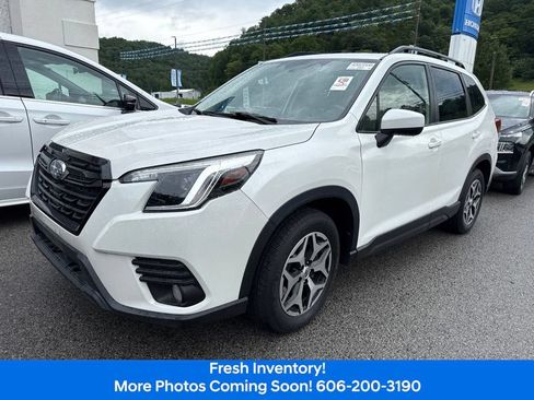 Used 2023 Subaru Forester Premium AWD/4WD image 1