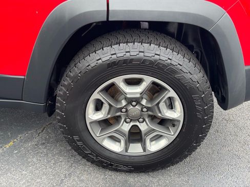 Used 2019 Jeep Cherokee Trailhawk w/ Cold Weather Group AWD/4WD image 6