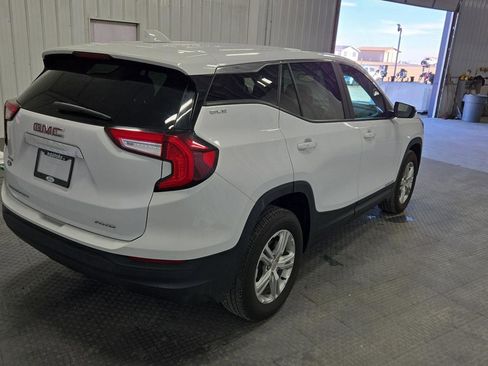 Used 2024 GMC Terrain SLE image 9