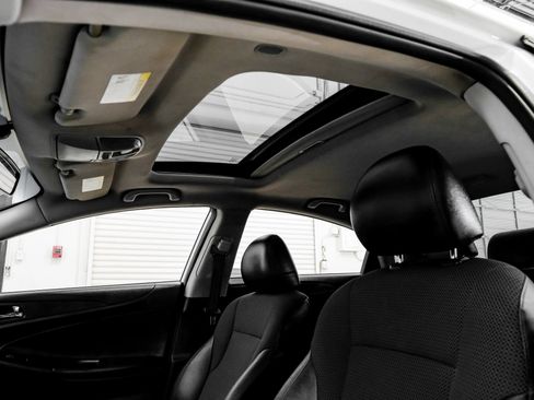 Used 2012 Hyundai Sonata SE w/ Navigation & Sunroof Pkg FWD image 30