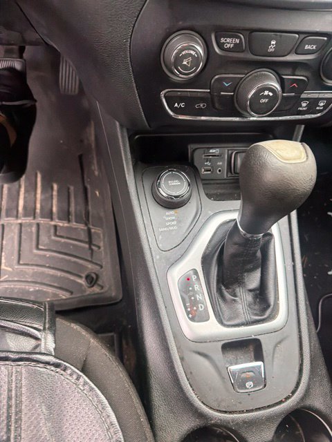 Used 2014 Jeep Cherokee Latitude AWD/4WD image 7
