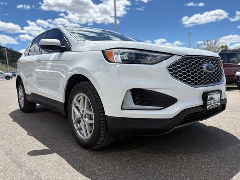 Used 2024 Ford Edge SEL image 11