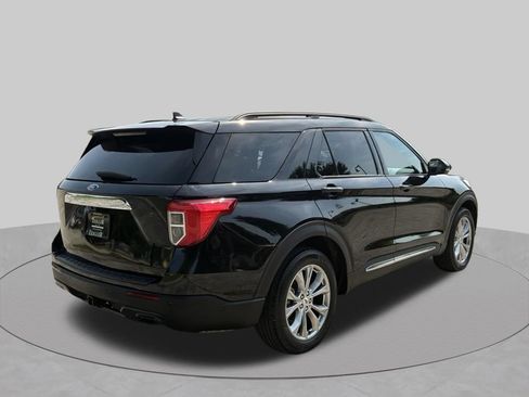 Used 2023 Ford Explorer XLT w/ Equipment Group 202A AWD/4WD image 8