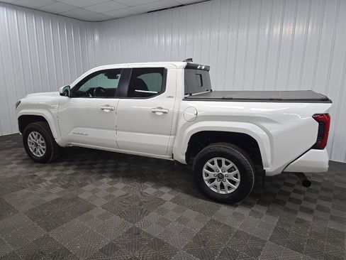 Used 2024 Toyota Tacoma SR5 AWD/4WD image 4