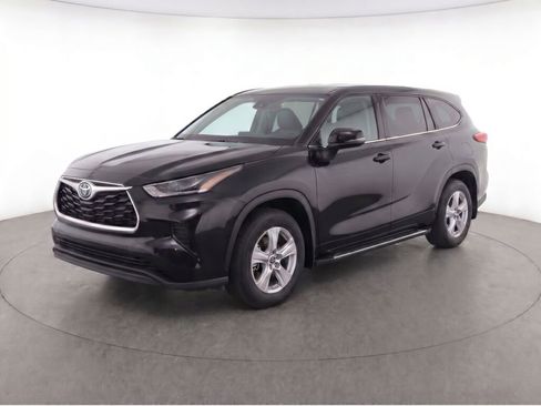 Used 2023 Toyota Highlander L AWD/4WD image 36