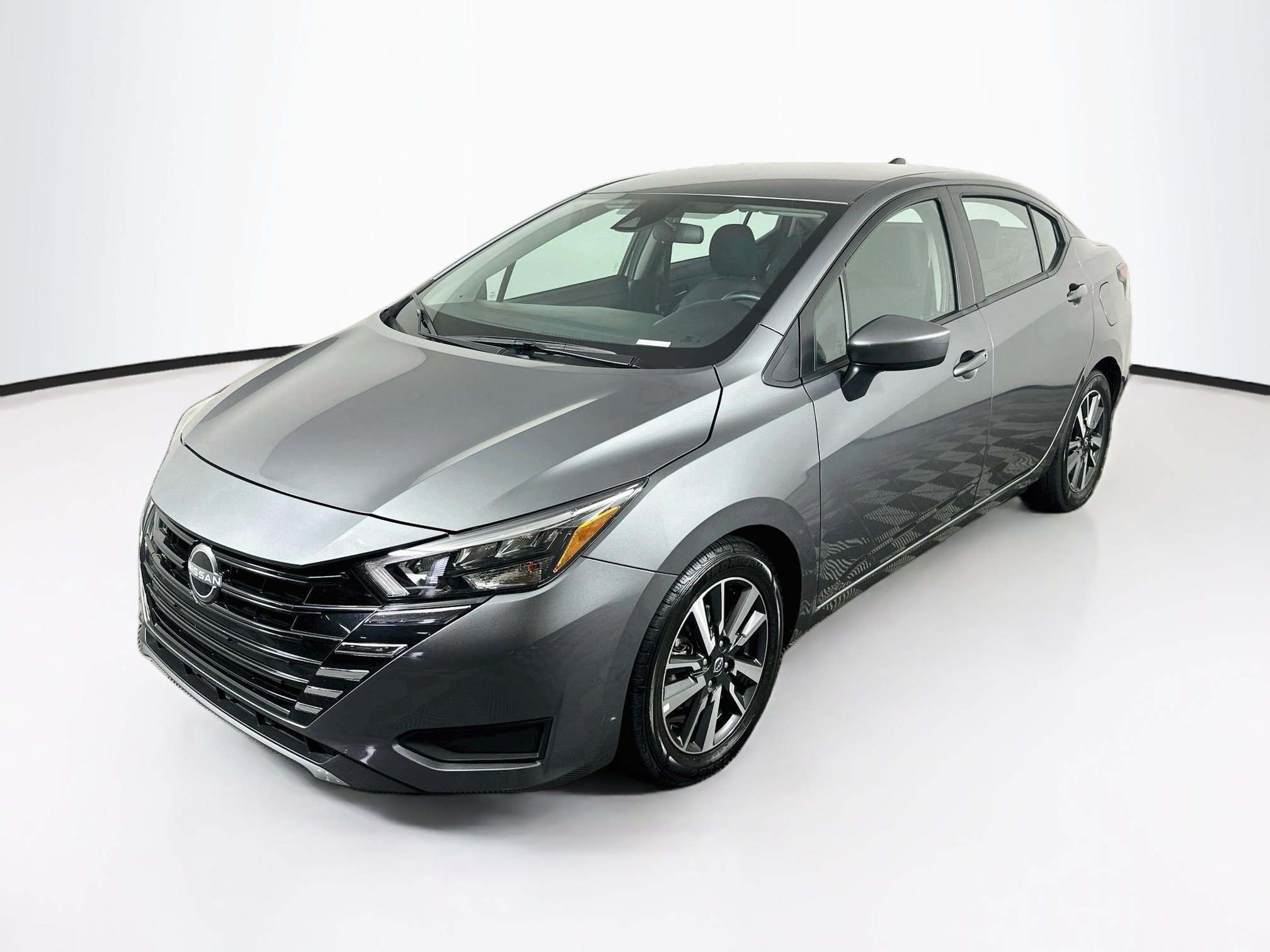 Used 2025 Nissan Versa SV FWD image 3