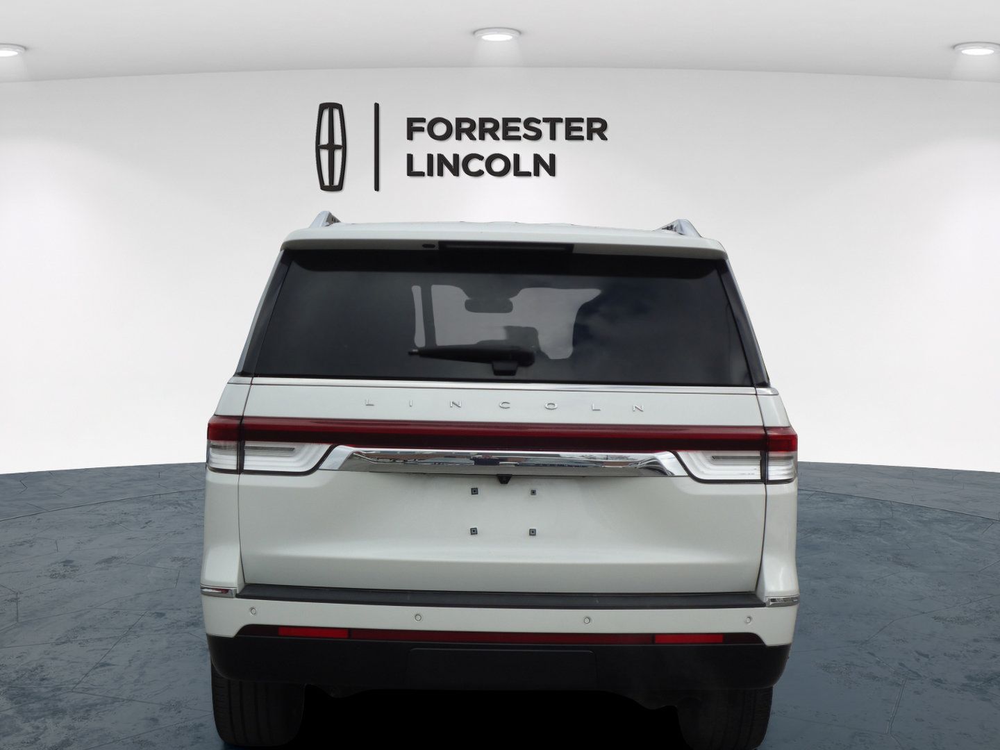 Used 2023 Lincoln Navigator Reserve AWD/4WD image 4