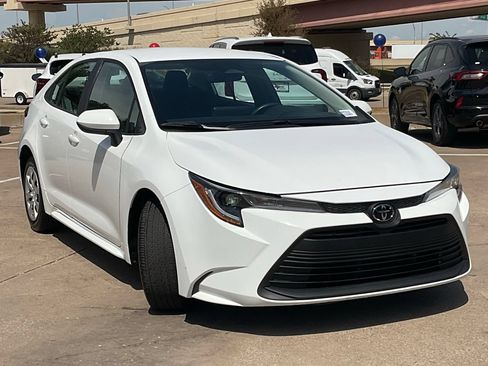 Used 2025 Toyota Corolla LE FWD image 3