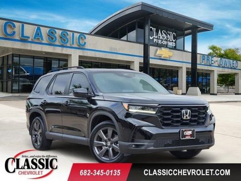 Used 2025 Honda Pilot Sport image 1