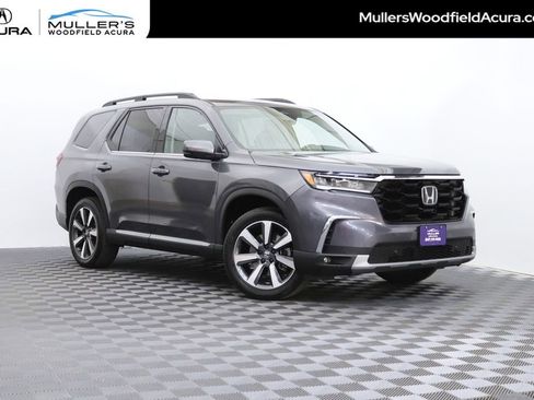 Used 2024 Honda Pilot Touring image 1