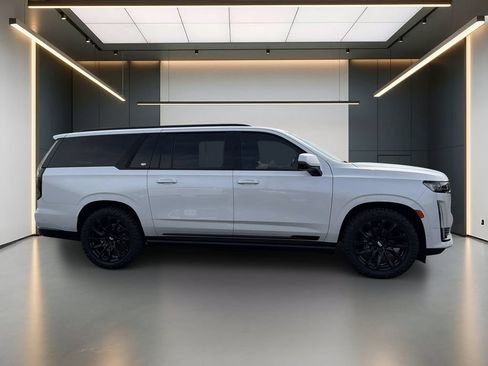 Certified 2023 Cadillac Escalade ESV Sport Platinum w/ LPO, ONYX Package AWD/4WD image 7