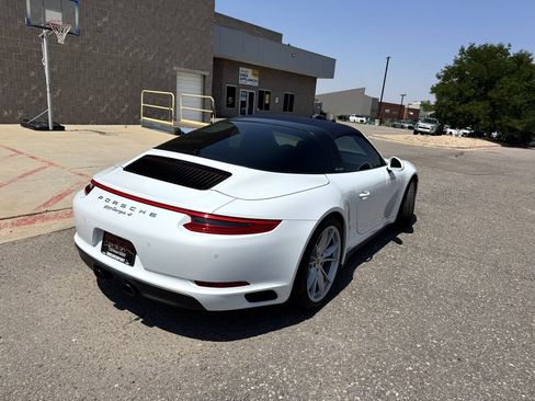 Used 2019 Porsche 911 Targa 4 AWD/4WD image 12