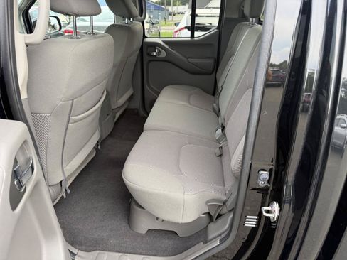 Used 2020 Nissan Frontier SV w/ Midnight Edition Floor Mats AWD/4WD image 9