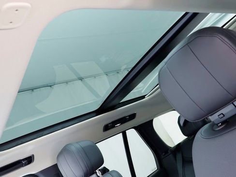 New 2025 Land Rover Range Rover SE AWD/4WD image 14