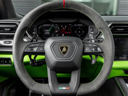 Used 2025 Lamborghini Urus SE image 30