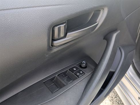 Used 2022 Toyota Corolla LE image 13