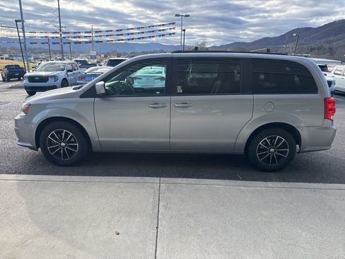 Used 2018 Dodge Grand Caravan GT image 2