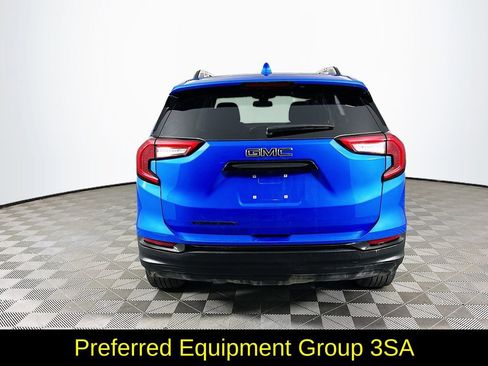 Used 2024 GMC Terrain SLE w/ Driver Convenience Package image 9